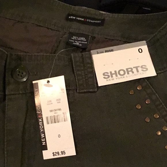 C) womens low rise shorts - Picture 3 of 5